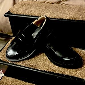 Black leather tassel loafers